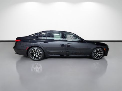 New 2026 BMW 740i RWD image 2