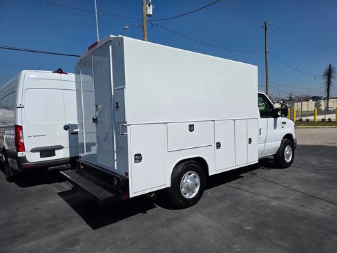 Used 2019 Ford E-350 and Econoline 350 Super Duty w/ Power Windows & Locks Group image 7