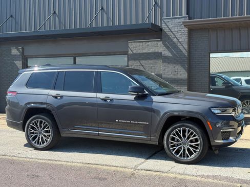 Used 2025 Jeep Grand Cherokee L Summit AWD/4WD image 3