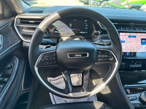 Used 2023 Jeep Grand Cherokee 30th Anniversary image 17