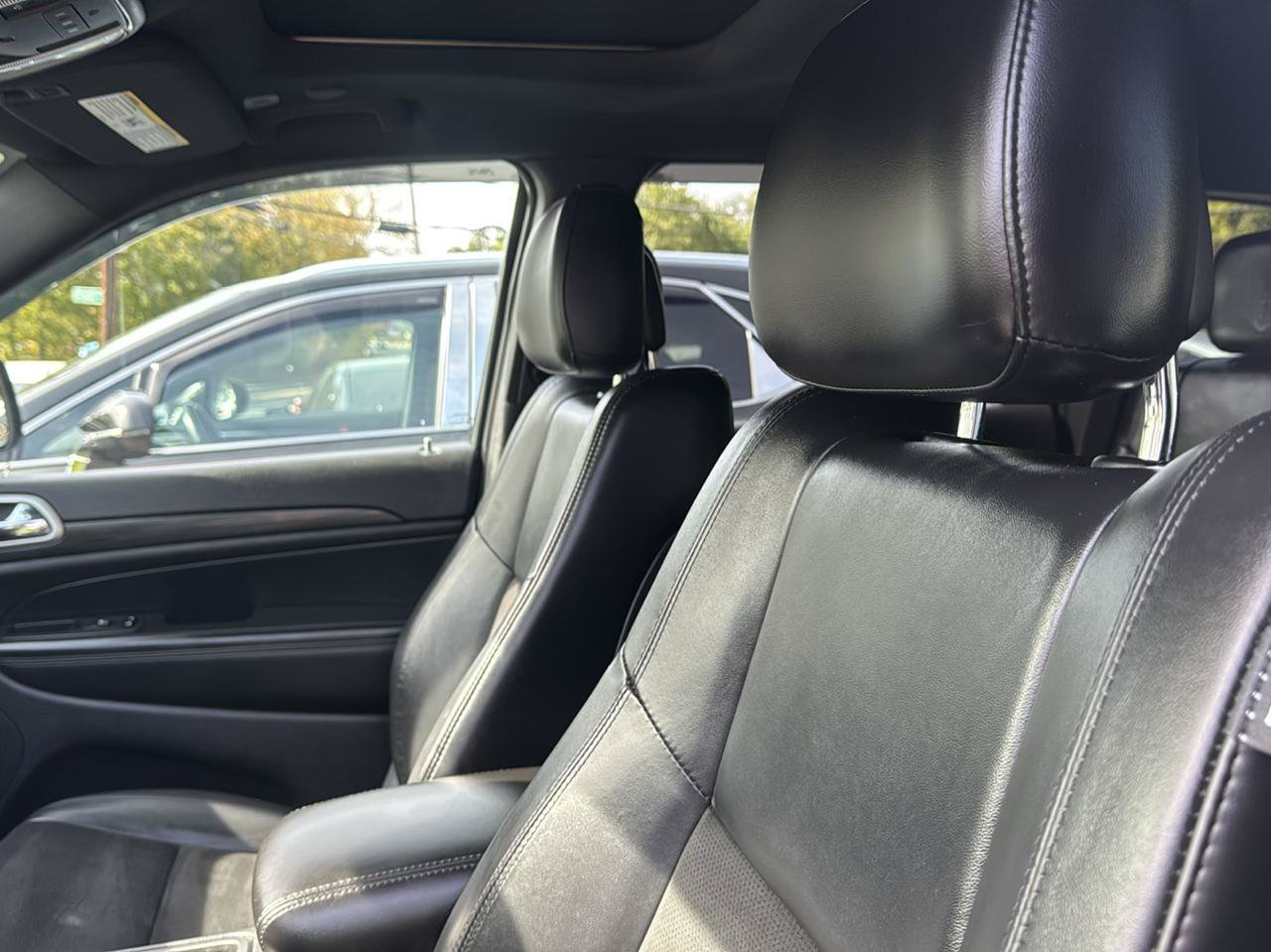 Used 2021 Jeep Grand Cherokee Laredo X AWD/4WD image 6
