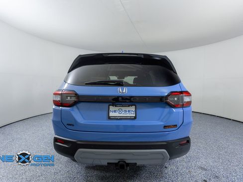 Used 2025 Honda Pilot TrailSport image 6