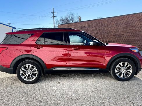 Certified 2021 Ford Explorer XLT w/ Equipment Group 202A image 2