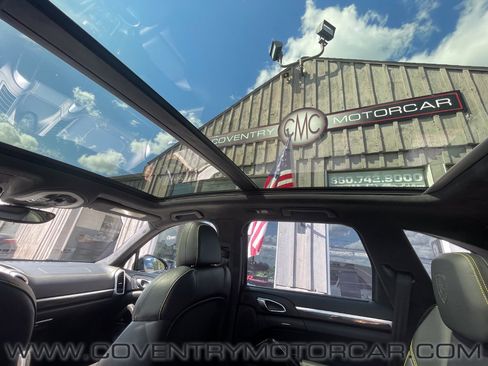 Used 2016 Porsche Cayenne Turbo S image 13