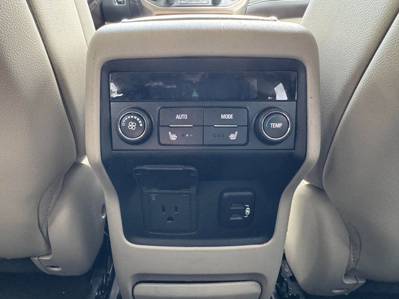 Used 2018 GMC Acadia Denali w/ Technology Package AWD/4WD image 17