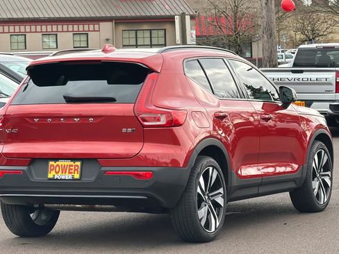 Used 2025 Volvo XC40 B5 Ultra w/ Climate Package image 4