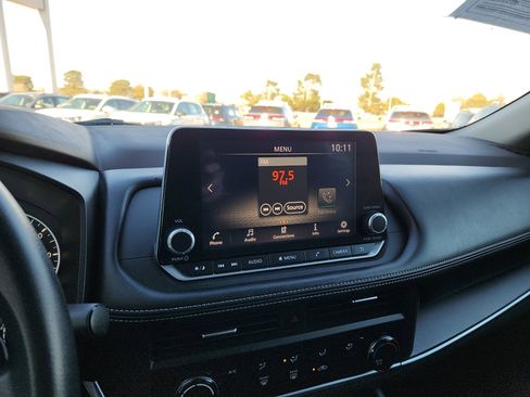 Used 2023 Nissan Rogue S image 19