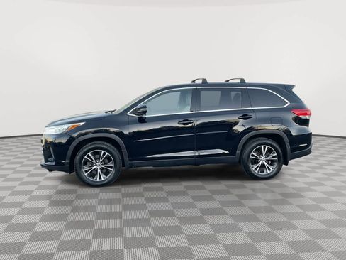 Used 2019 Toyota Highlander LE image 5