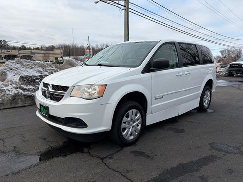 Used 2015 Dodge Grand Caravan SE w/ Quick Order Package 29E SE image 3