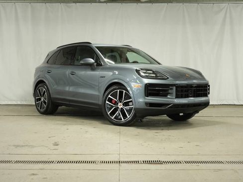 New 2026 Porsche Cayenne S AWD/4WD image 9