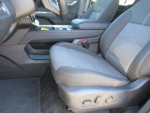 Used 2025 GMC Acadia Elevation image 15