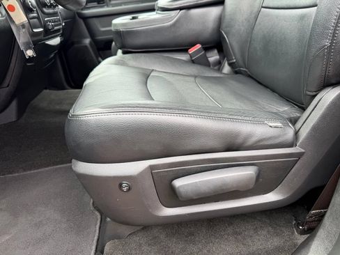 Used 2017 RAM 2500 Tradesman w/ Chrome Appearance Group AWD/4WD image 13
