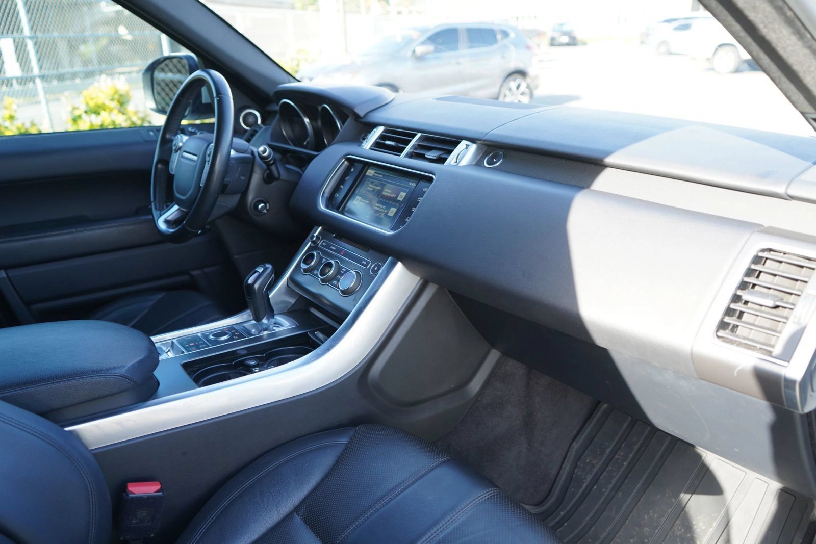 Used 2016 Land Rover Range Rover Sport SE AWD/4WD image 17