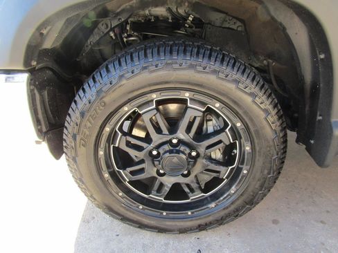 Used 2017 Toyota Tundra SR5 w/ SR5 Upgrade Package image 7