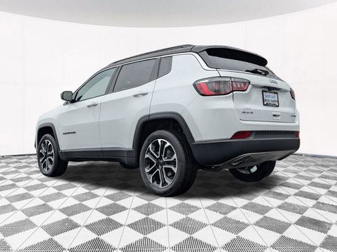 Used 2023 Jeep Compass Limited w/ Sun and Sound Group AWD/4WD image 12
