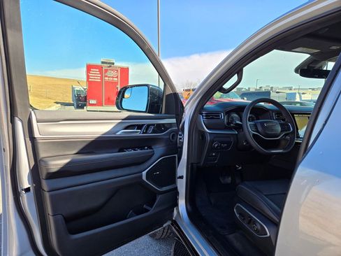 New 2026 Jeep Grand Wagoneer Limited AWD/4WD image 10