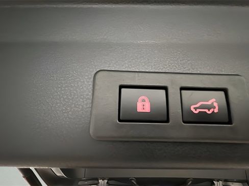 Used 2022 Subaru Ascent Limited w/ Technology Package image 9