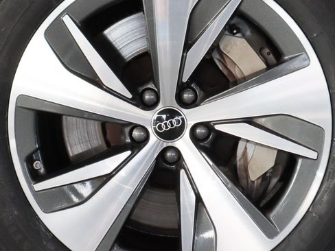 Used 2024 Audi Q8 e-tron Premium Plus image 7