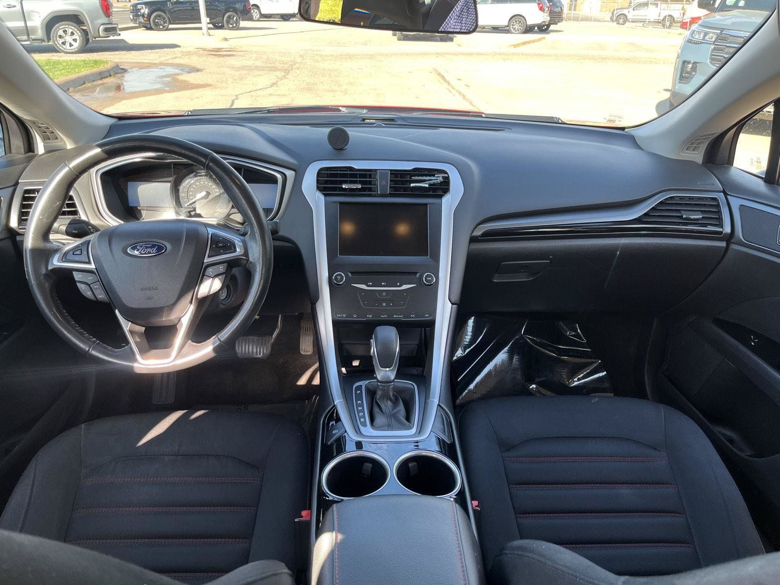 Used 2014 Ford Fusion SE FWD image 11