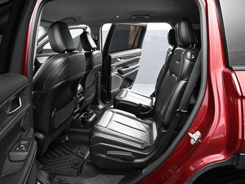 Used 2022 Jeep Grand Cherokee L Limited image 17