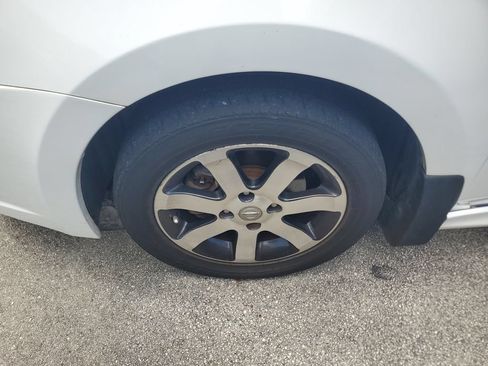 Used 2012 Nissan Sentra 2.0 SR w/ Special Edition Pkg FWD image 4