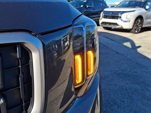 Used 2024 Kia Telluride EX w/ EX Captain's Chair Package image 10