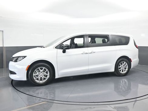 New 2026 Chrysler Voyager LX image 2