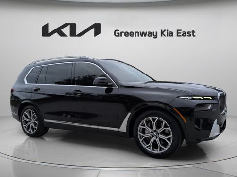 Used 2023 BMW X7 xDrive40i w/ Premium Package AWD/4WD image 3