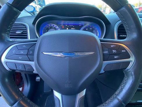 Used 2016 Chrysler 300 C image 17