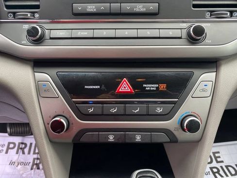 Used 2017 Hyundai Elantra SE FWD image 13