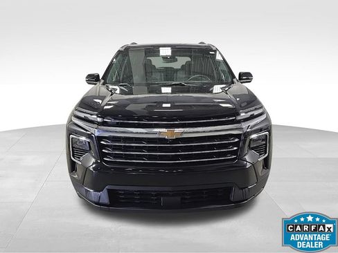 Used 2024 Chevrolet Traverse LT w/ Trailering Package FWD image 2