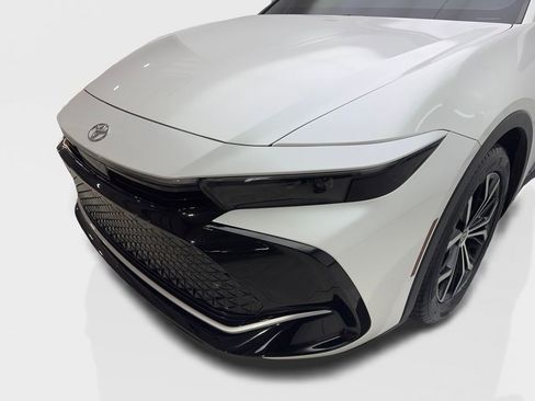 Used 2023 Toyota Crown XLE image 16