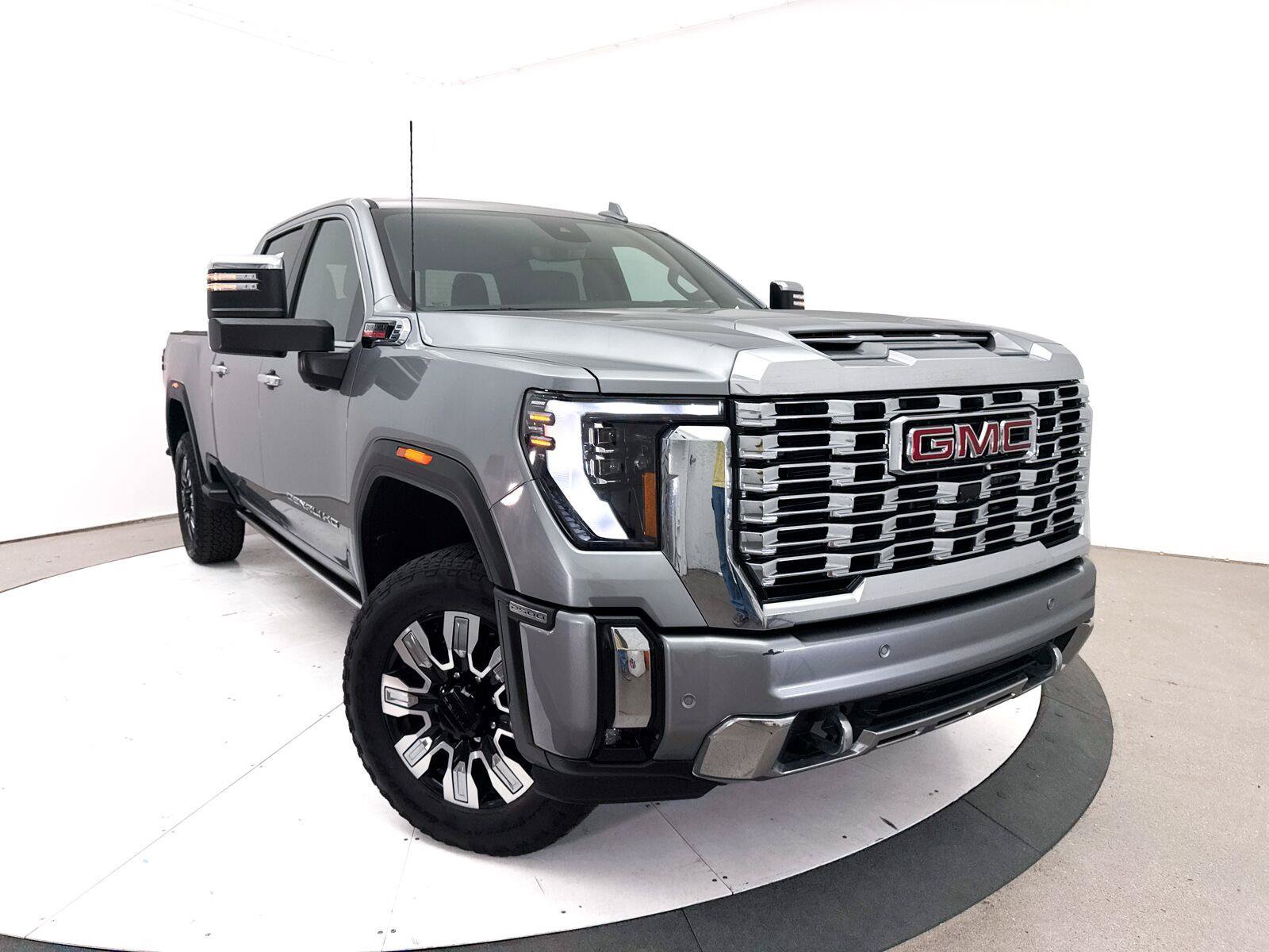 Used 2024 GMC Sierra 2500 Denali w/ Denali Reserve Package AWD/4WD image 1