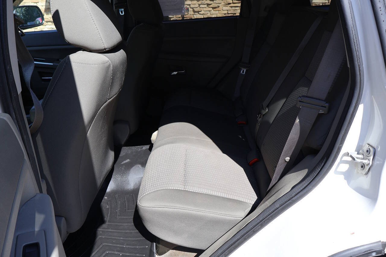 Used 2010 Jeep Grand Cherokee Laredo AWD/4WD image 16