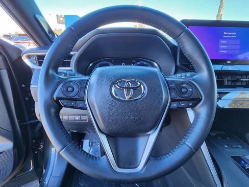 Used 2023 Toyota Venza Limited image 14
