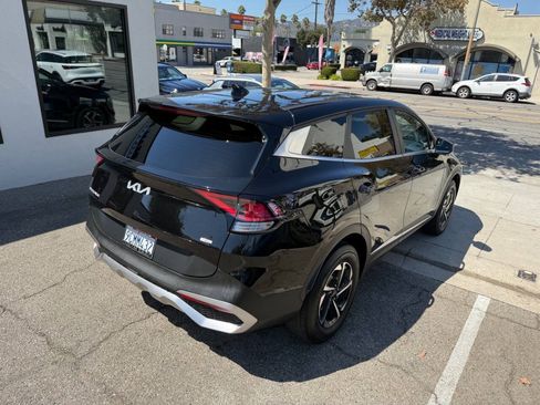 Used 2023 Kia Sportage LX AWD/4WD image 17