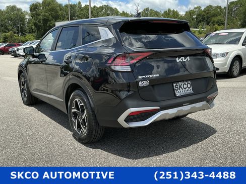 Used 2023 Kia Sportage LX FWD image 3