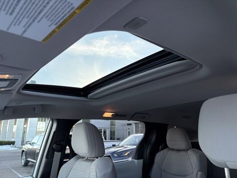 Used 2025 Toyota Sienna LE image 11