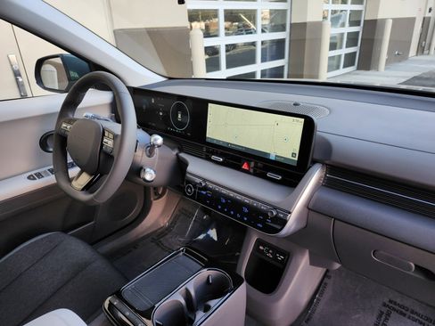 New 2026 Hyundai Ioniq 5 SE image 4