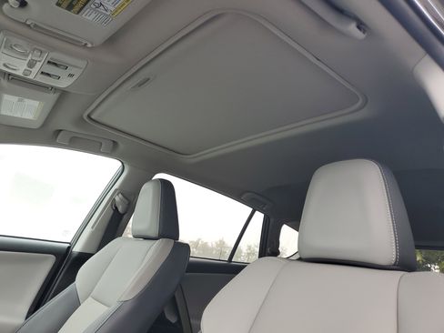 Used 2015 Toyota RAV4 Limited image 21