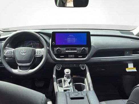 Used 2026 Toyota Grand Highlander AWD image 25