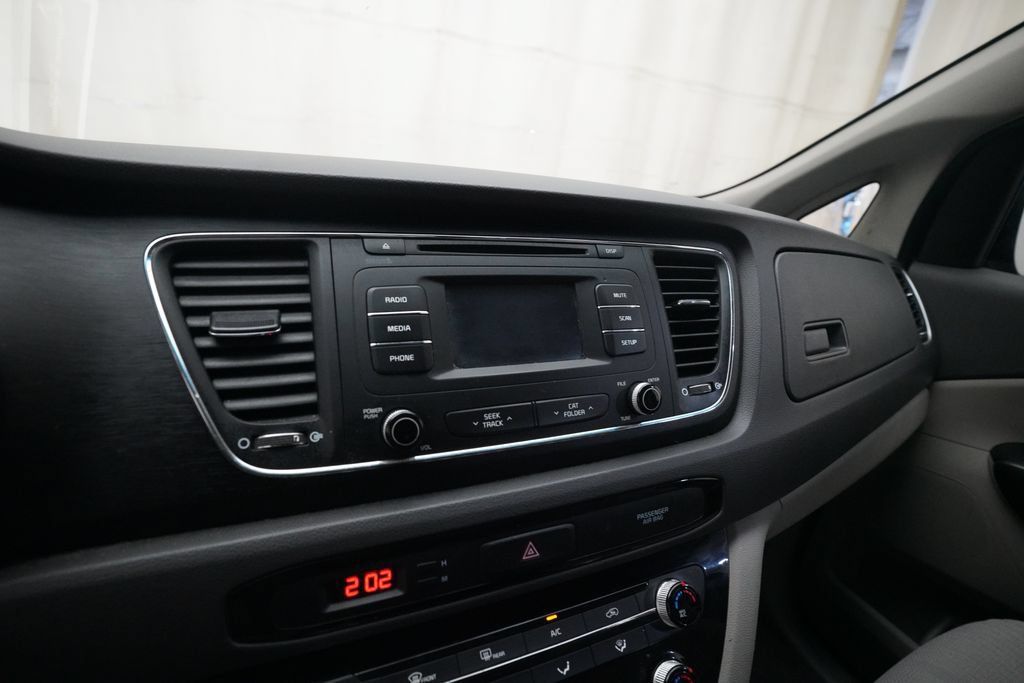 Used 2016 Kia Sedona LX FWD image 6