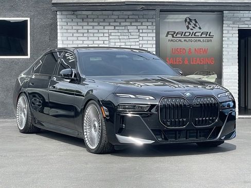 Used 2025 BMW 740i RWD image 1