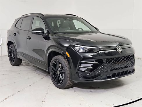 New 2026 Volkswagen Tiguan SE R-Line image 8