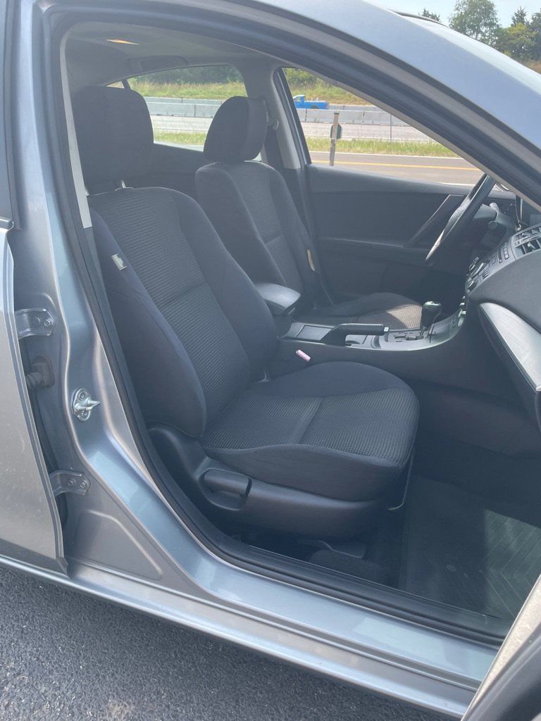 Used 2012 MAZDA MAZDA3 i Touring FWD image 23