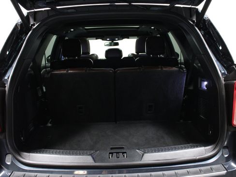 Used 2022 Ford Explorer Platinum w/ Technology Package RWD image 15