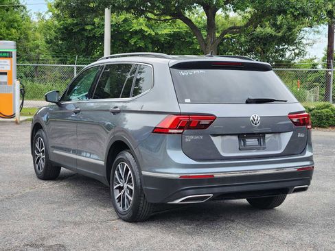 Used 2020 Volkswagen Tiguan SE w/ Panoramic Sunroof Package FWD image 5