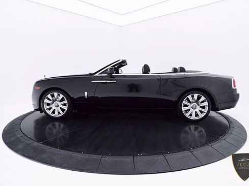 Used 2019 Rolls-Royce Dawn RWD image 21