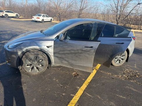 Used 2024 Tesla Model Y Long Range image 12