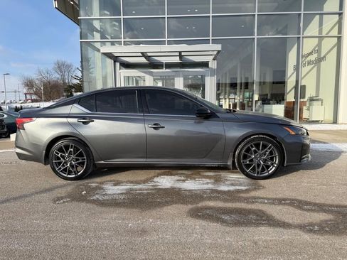 Used 2023 Nissan Altima 2.0 SR image 2